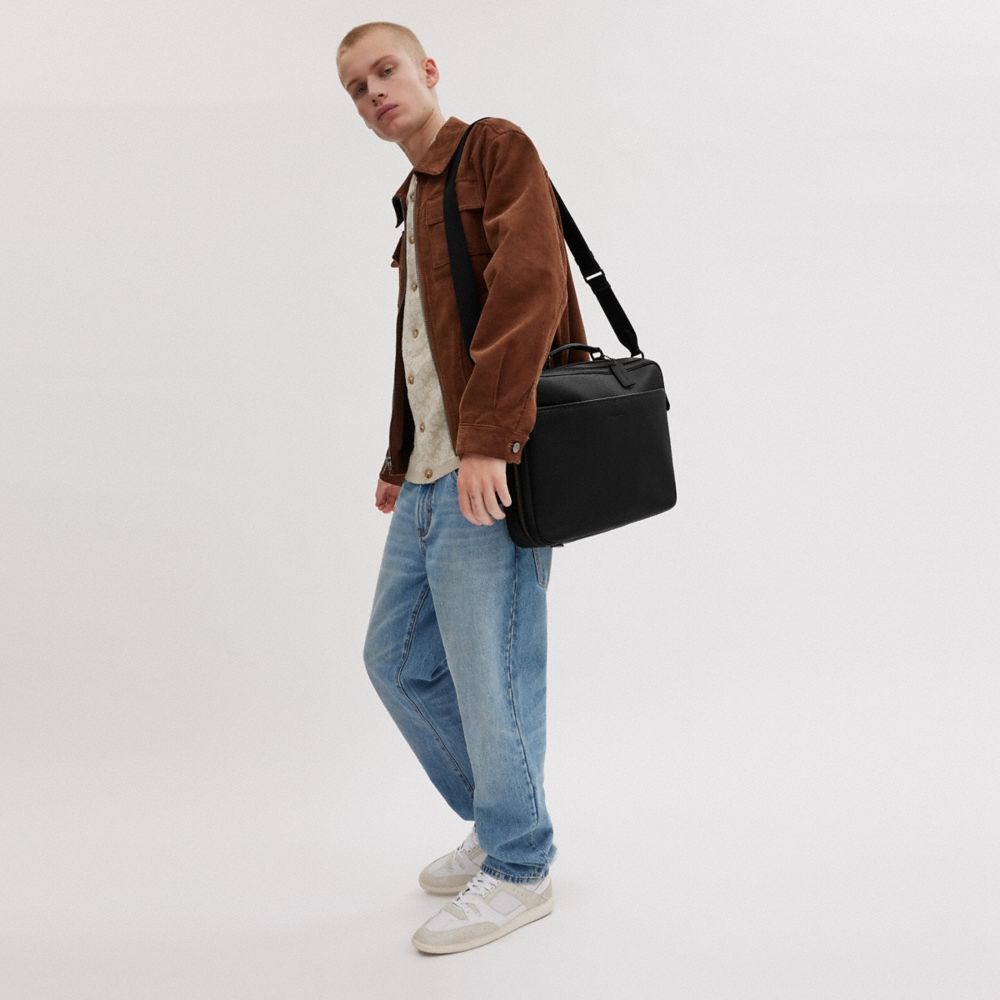 COACH®,PORTE-DOCUMENTS CONVERTIBLE GOTHAM,Cuir galet,Noir,Detail View