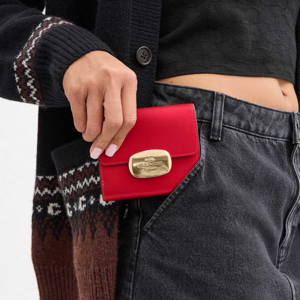 COACH®,PETIT PORTEFEUILLE ELIZA,Cuir lisse,Or/rouge vif,Detail View