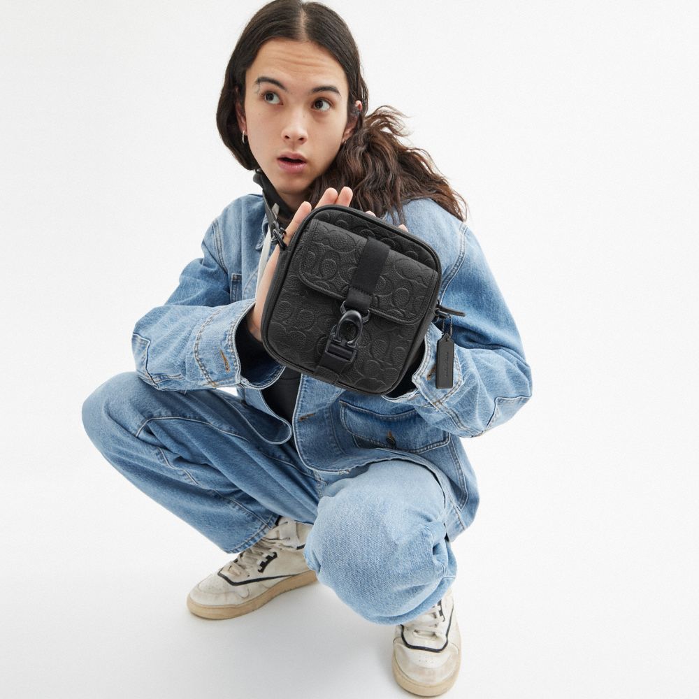 公式】COACH – コーチ | ベック クロスボディ・シグネチャー レザー