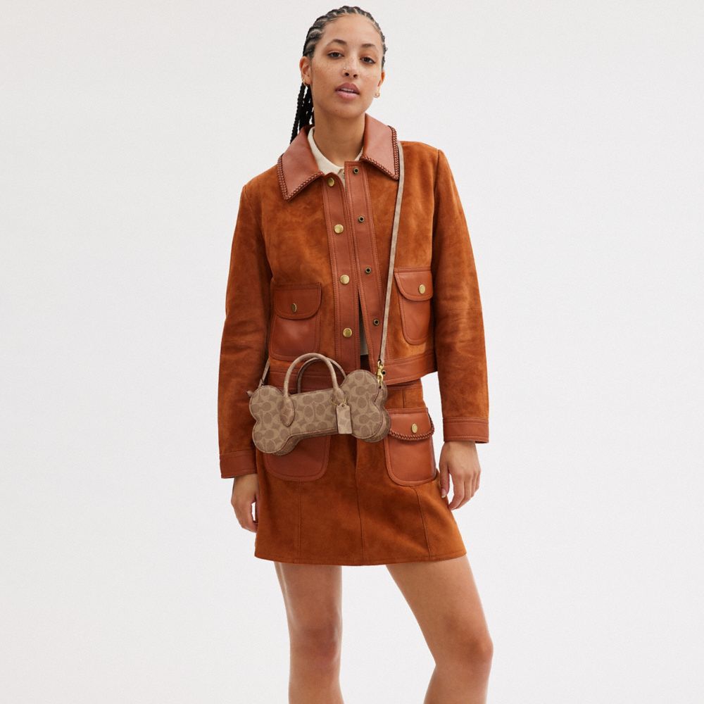 COACH®,SAC EN FORME D’OS EN TOILE SIGNATURE,Laiton/Brun clair/Rouille,Detail View