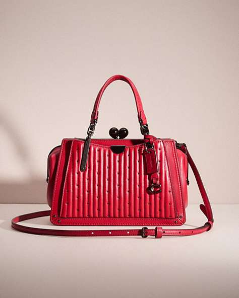 COACH®,RESTORED KISSLOCK DREAMER 21 WITH QUILTING AND RIVETS,Nappa leather,Pewter/Red Apple,Front View