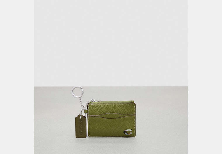 COACH®,Étui-cartes ondulé à fermeture éclair avec porte-clés ,Vert olive,Front View