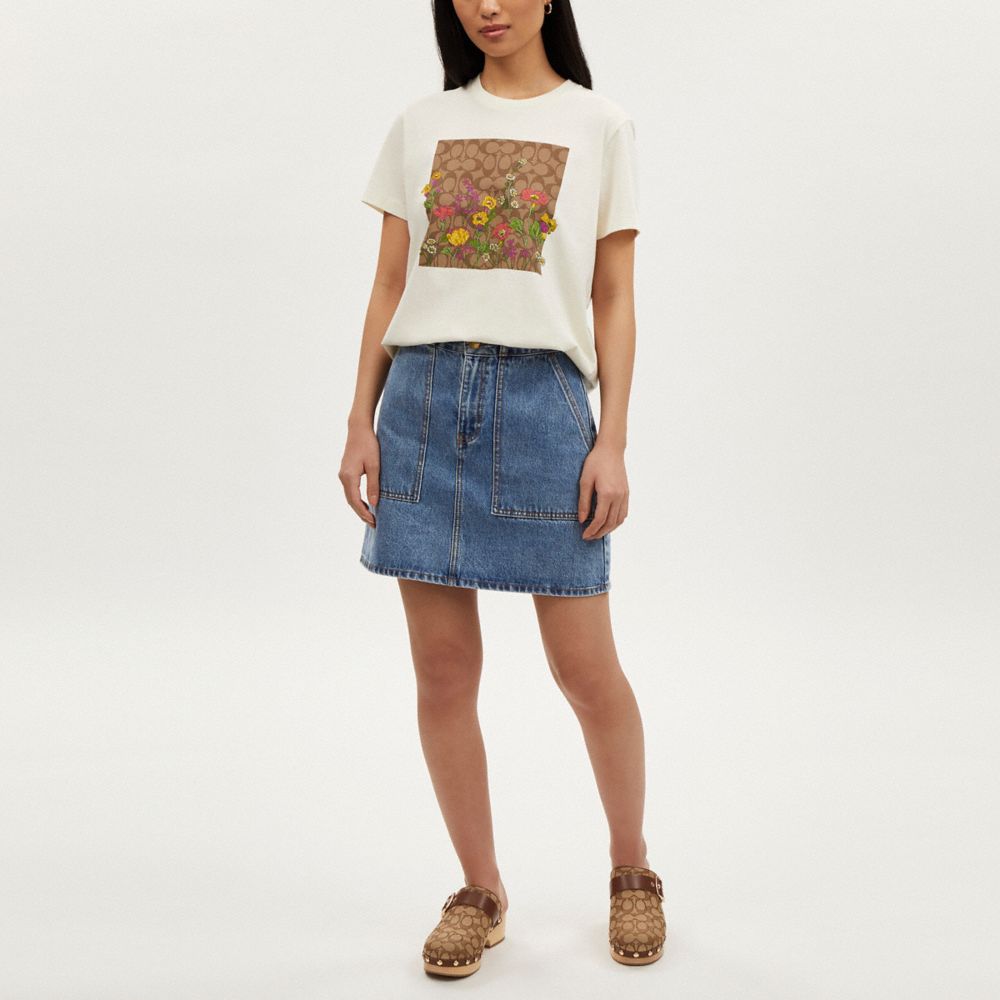 COACH®,GARDEN FLORAL SIGNATURE T-SHIRT IN ORGANIC COTTON,White,Scale View