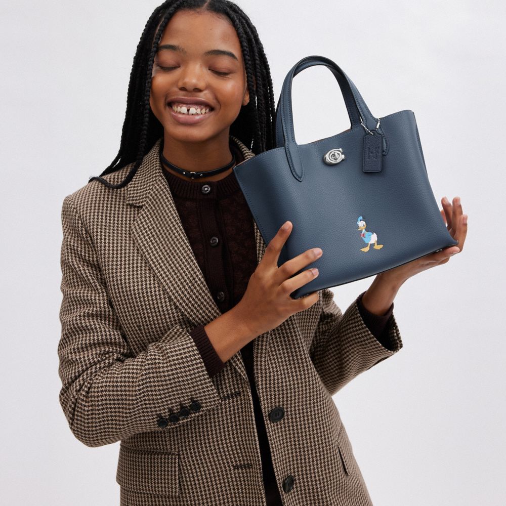 COACH®,CABAS WILLOW DISNEY X COACH 24 AVEC DONALD DUCK,Cuir galet poli,Argent/Denim multi,Detail View