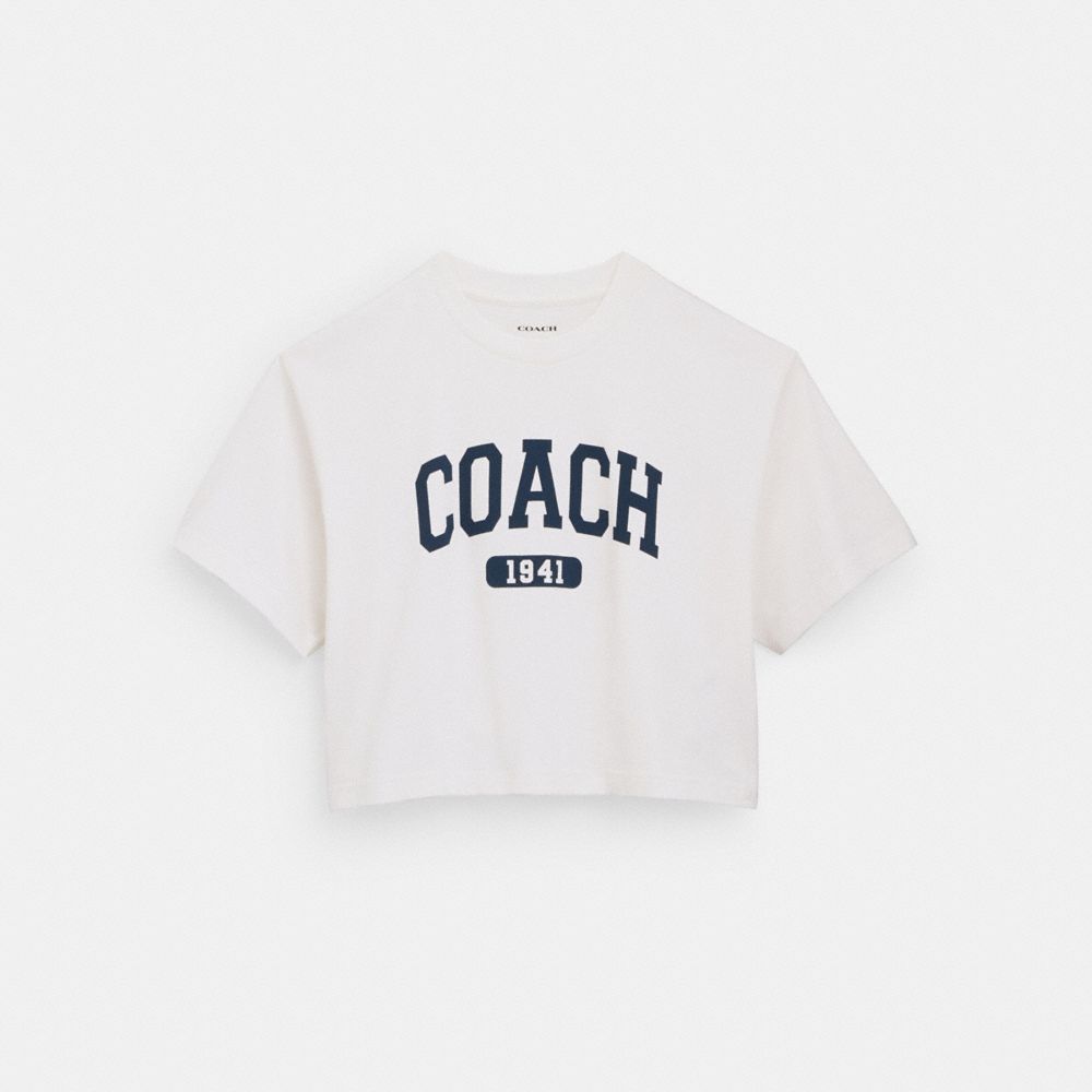 COACH®,T-SHIRT COURT VARSITY EN COTON BIOLOGIQUE,Autre,Blanc,Front View