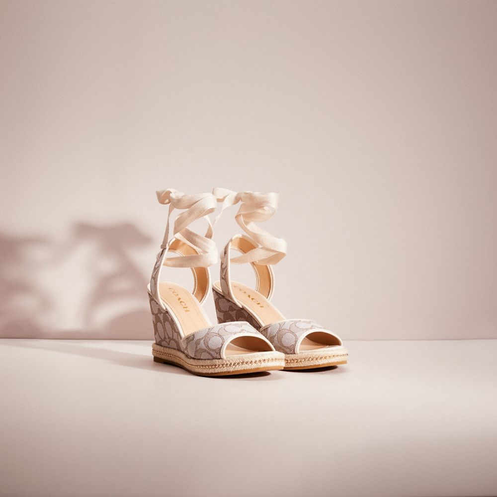 Via demi 2024 wedge sandal