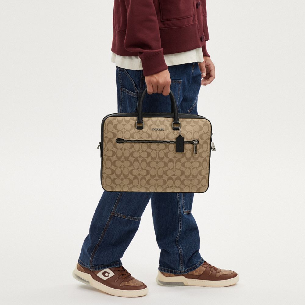 COACH®,PORTE-DOCUMENT FIN ETHAN EN TOILE EXCLUSIVE,Tissu en toile exclusif,Bronze industriel/Kaki/Noir,Detail View