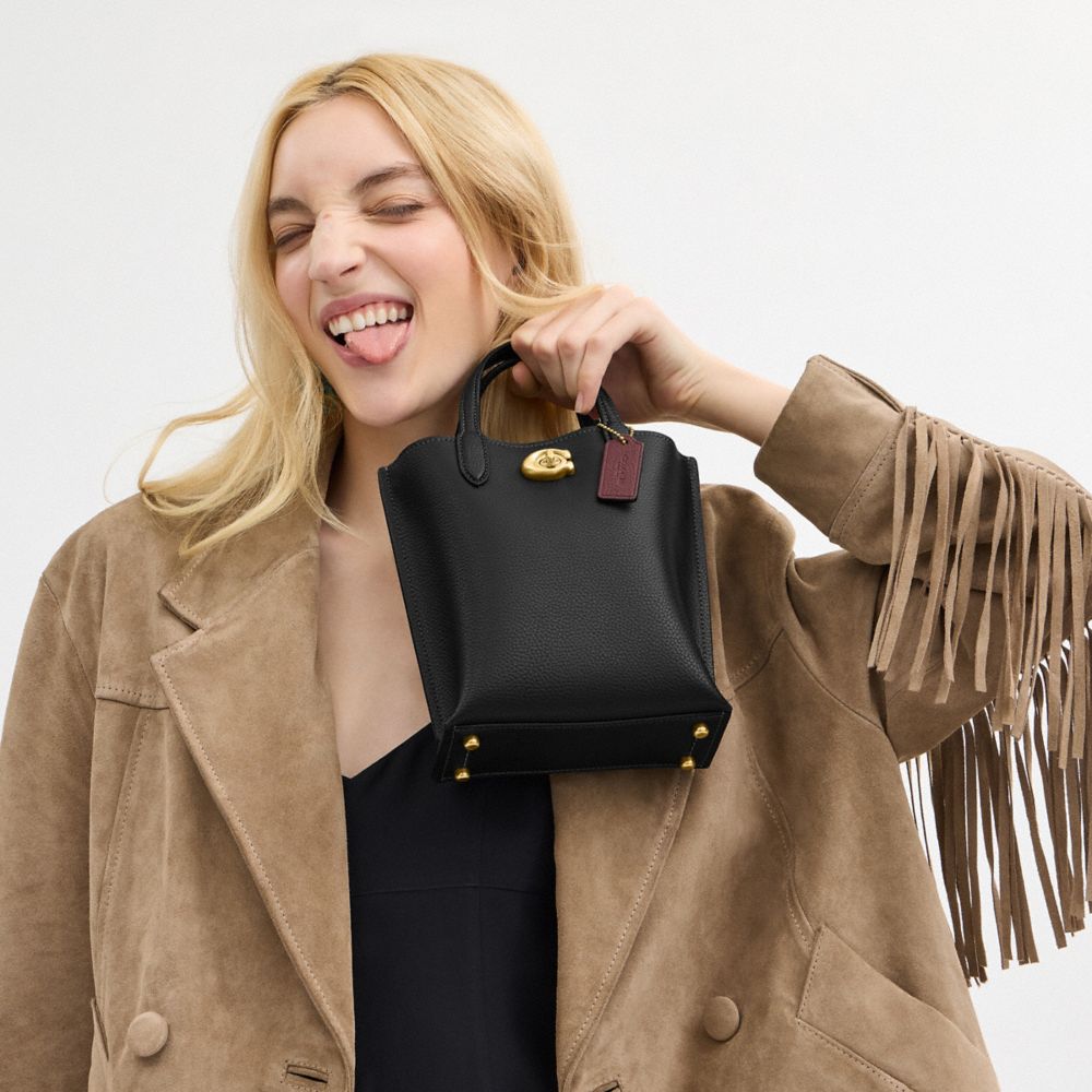 COACH®,CABAS WILLOW 16,Cuir galet poli,Laiton/Noir,Detail View