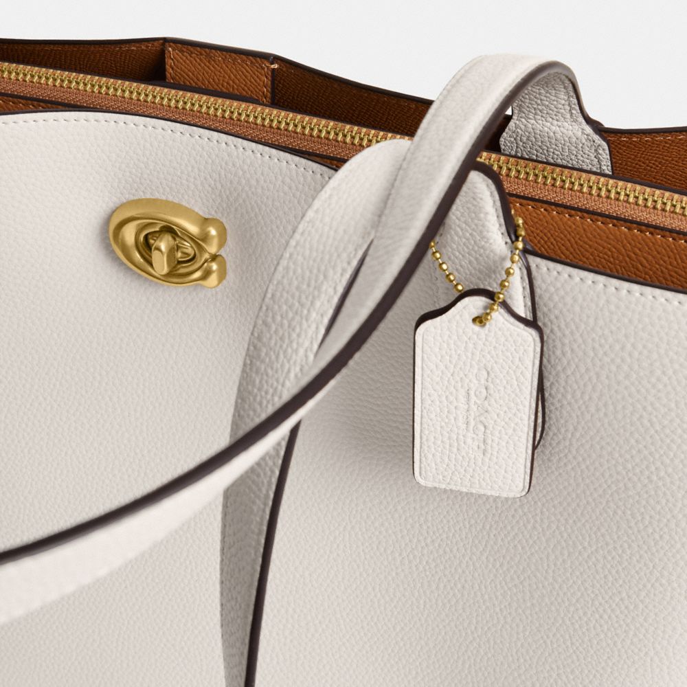 COACH®,CABAS DE TRAVAIL WILLOW 38,Cuir maroquiné poli,Laiton/Craie,Closer View