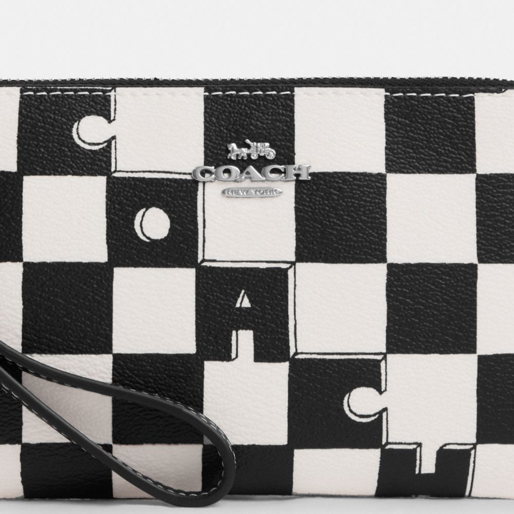 COACH®,WRISTLET À FERMETURE ZIPPÉE D’ANGLE AVEC IMPRIMÉ DAMIER,pvc,Argent/Noir/Craie