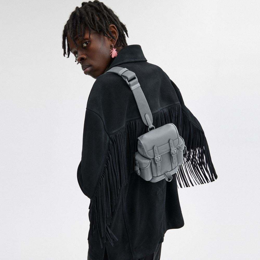 公式】COACH – コーチ | ヒッチ バックパック 13 公式】COACH – コーチ | ヒッチ バックパック 13