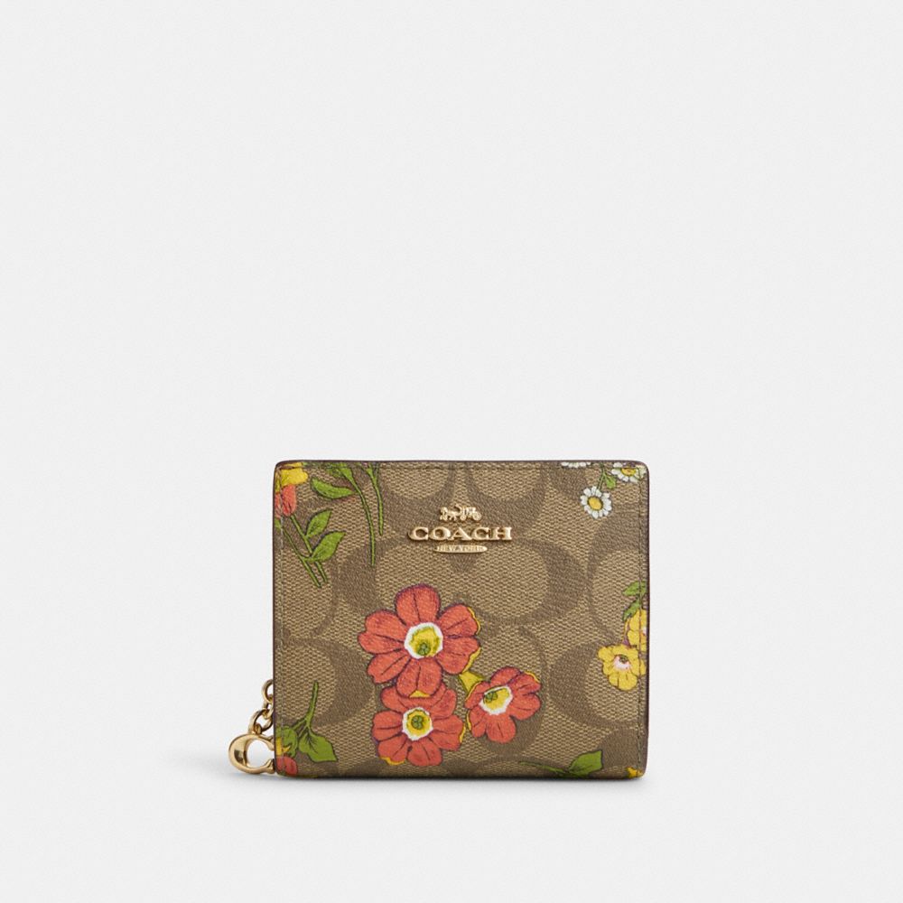 COACH®,PORTEFEUILLE À BOUTON-PRESSION EN TOILE SIGNATURE AVEC IMPRIMÉ FLORAL COEUR,pvc,Or/Kaki Multi,Front View