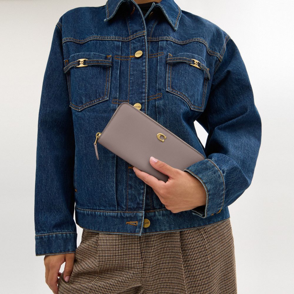 Coach Essential Slim Accordion Zip Wallet