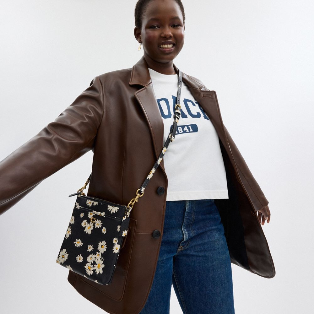 公式】COACH – コーチ | キット メッセンジャー クロスボディ