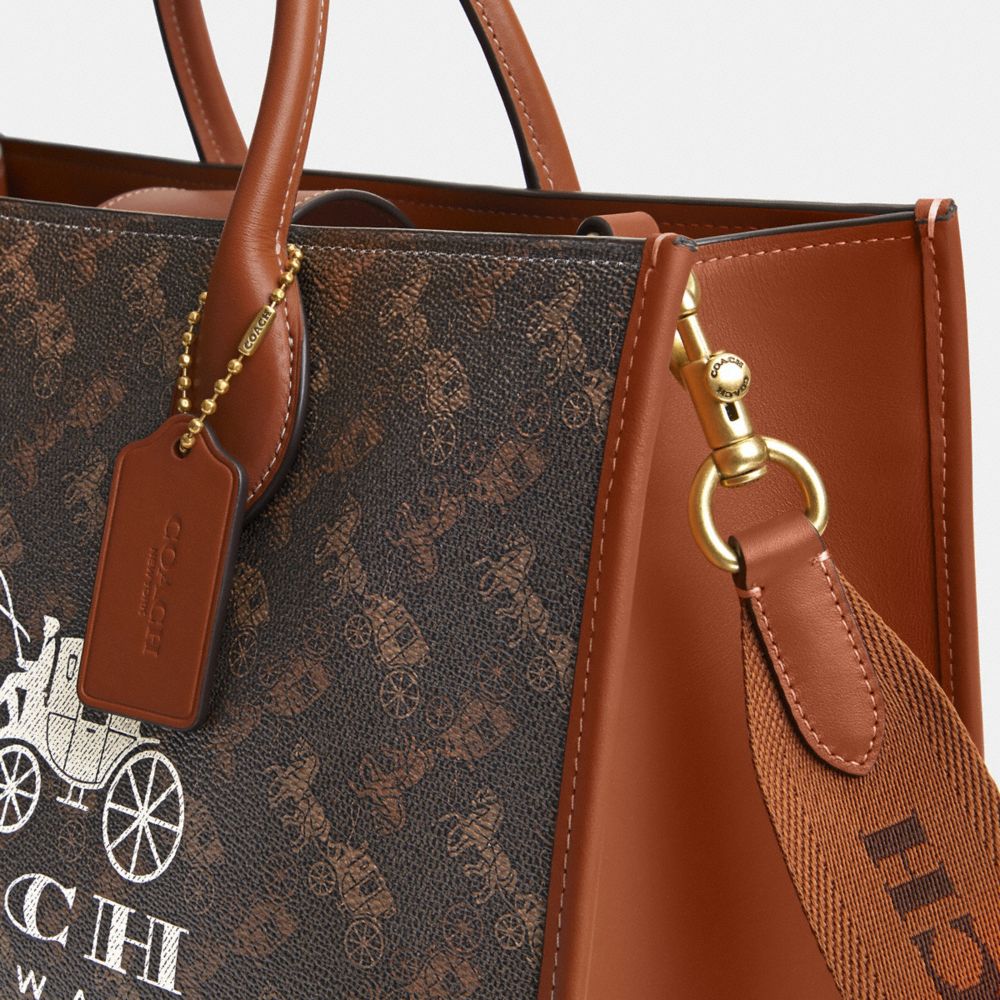 Shop Coach Ace Tote 35 Mit „horse And Carriage"-print In Brown