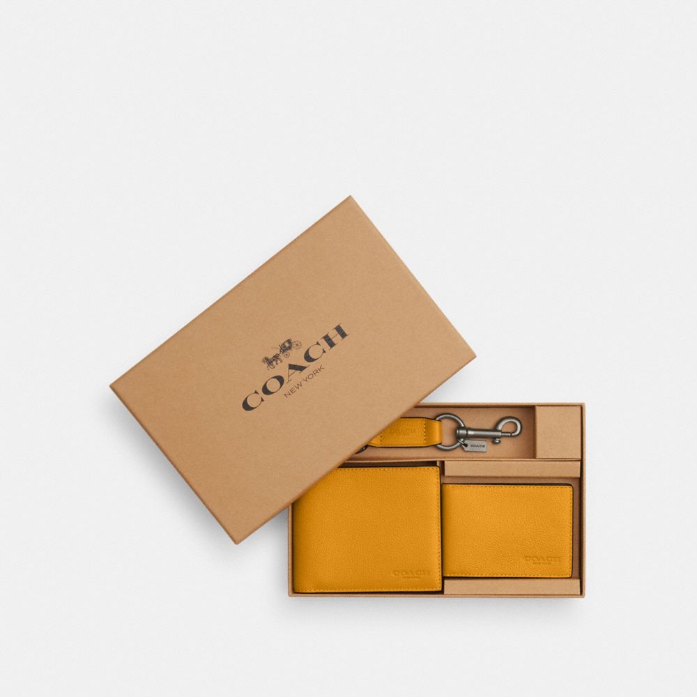 COACH®,COFFRET-CADEAU AVEC PORTEFEUILLE 3 EN 1,Cuir galet,Nickel Noir Patiné/Bouton D’or,Front View