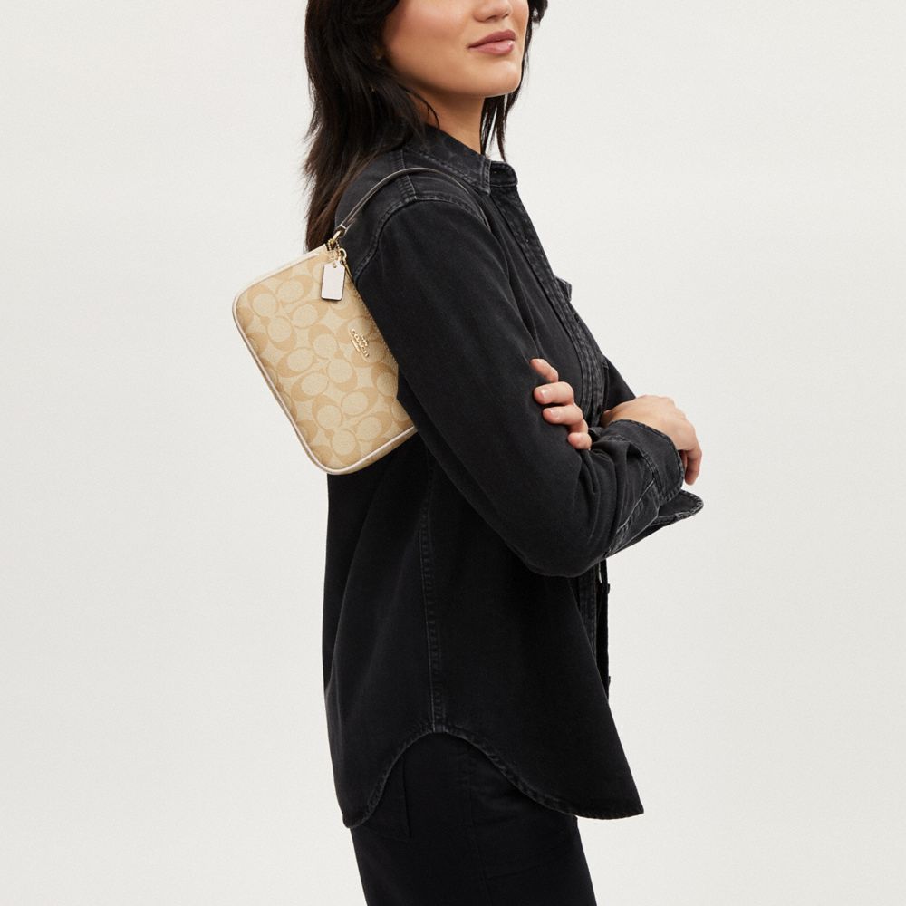 COACH®,NOLITA 19 EN TOILE EXCLUSIVE,Tissu en toile exclusif,Or/Kaki pâle Craie,Detail View