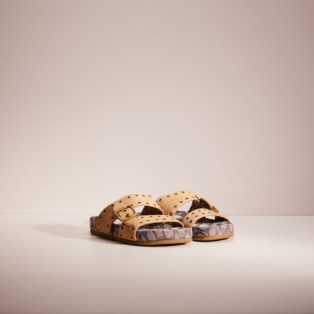 COACH®,Daim,Cacahuète/Chêne,Angle View