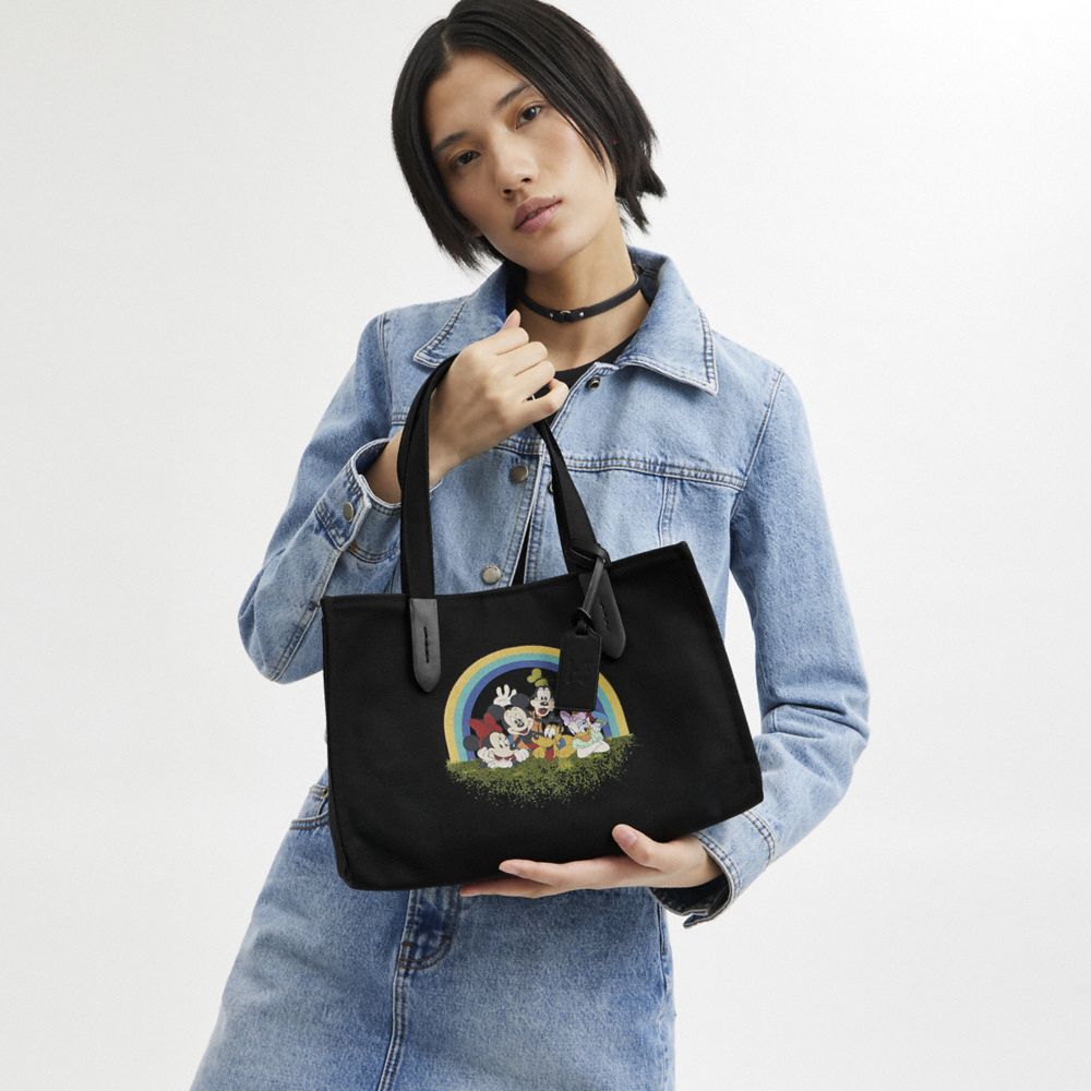 【DISNEY X COACH】トート 30 / ミッキーマウス アンド フレンズ / 100 パーセント リサイクル キャンバス