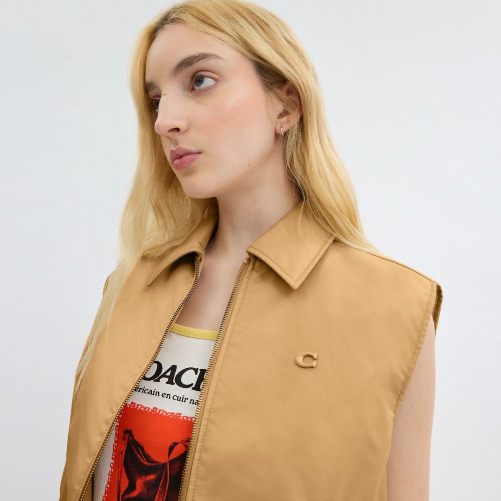 COACH®,VESTE COURTE EN NYLON RECYCLÉ,Polyamide,Kaki,Detail View