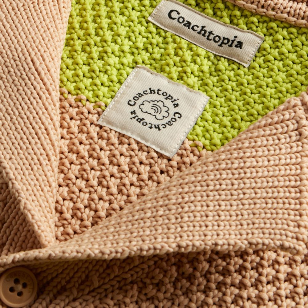 Shop Coach Topia Loop Häkelhemd Mit Knopfleiste In Beige/green