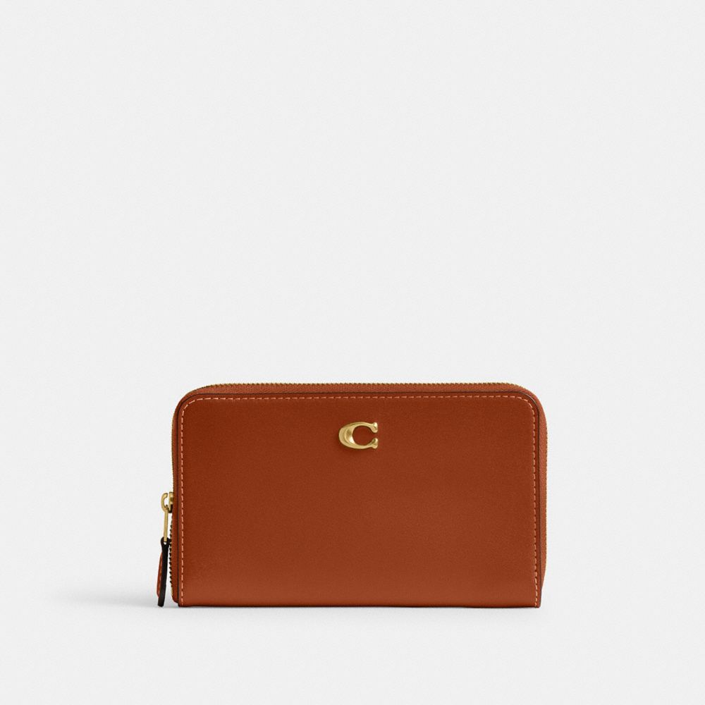 COACH®,PORTEFEUILLE MOYEN À ZIP-CONTOUR ESSENTIAL,Laiton/Ambre polie,Front View