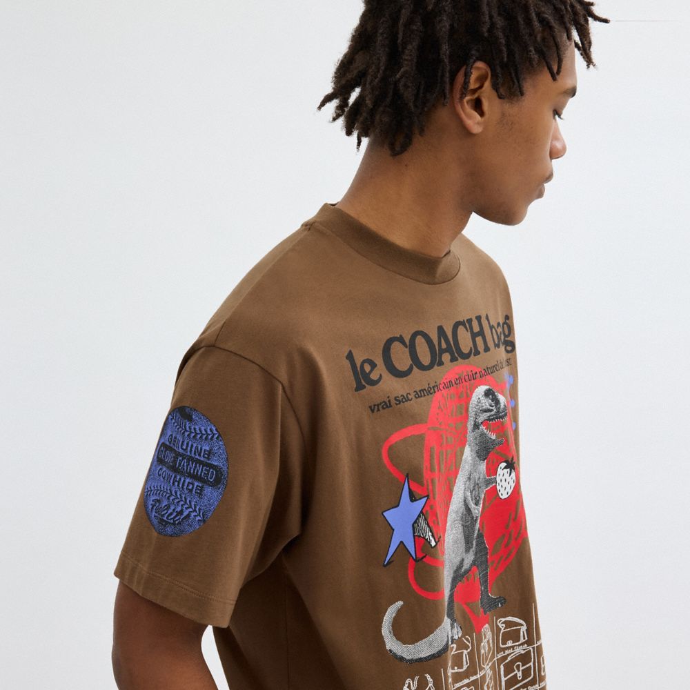 公式】COACH – コーチ | グラフィック リラックスド Tシャツ 