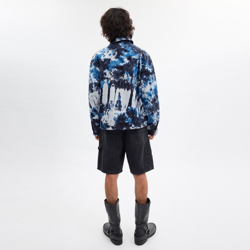 COACH®,VESTE LÉGÈRE EN COTON RÉGÉNÉRATIF À TEINTURE SUR NŒUDS,Coton biologique,Bleu marine,Scale View