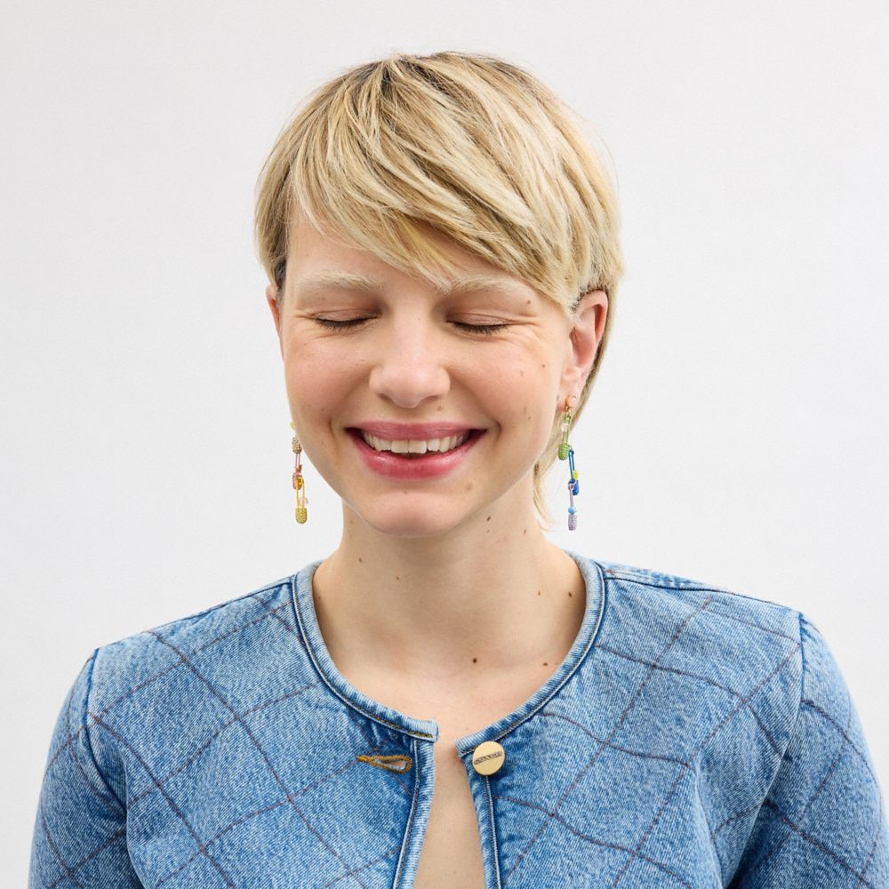 COACH®,PENDANTS D’OREILLES AVEC BRELOQUES ÉPINGLE DE SÉCURITÉ,Or/Multi,Detail View