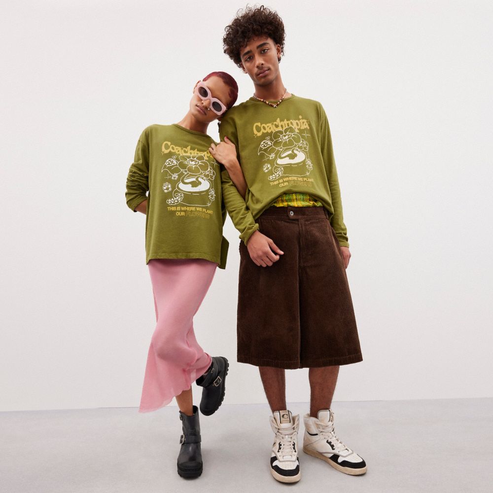 COACH®,T-shirt à manches longues 97 % coton recyclé Pot de fleurs,96 % coton recyclé, 4 % polyester recyclé,Vert olive multi,Scale View