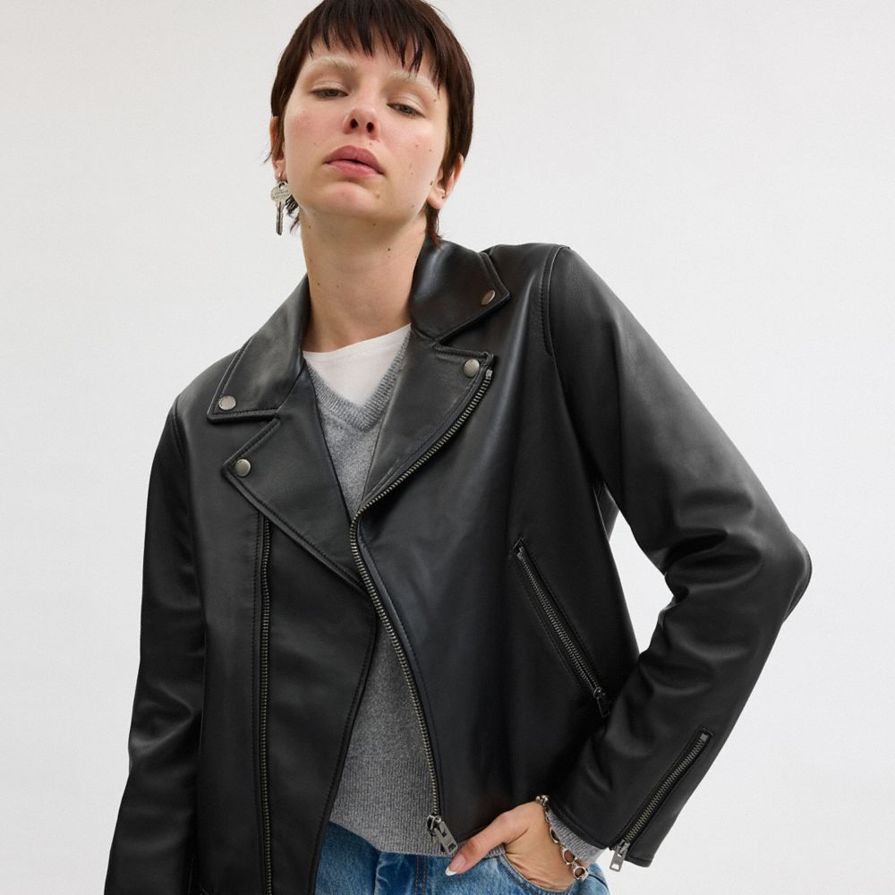 COACH®,VESTE DE MOTO EN CUIR,Noir,Detail View