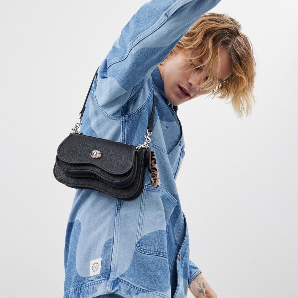 COACH®,Sac double ondulé,Cuir Coachtopia,Noir,Detail View