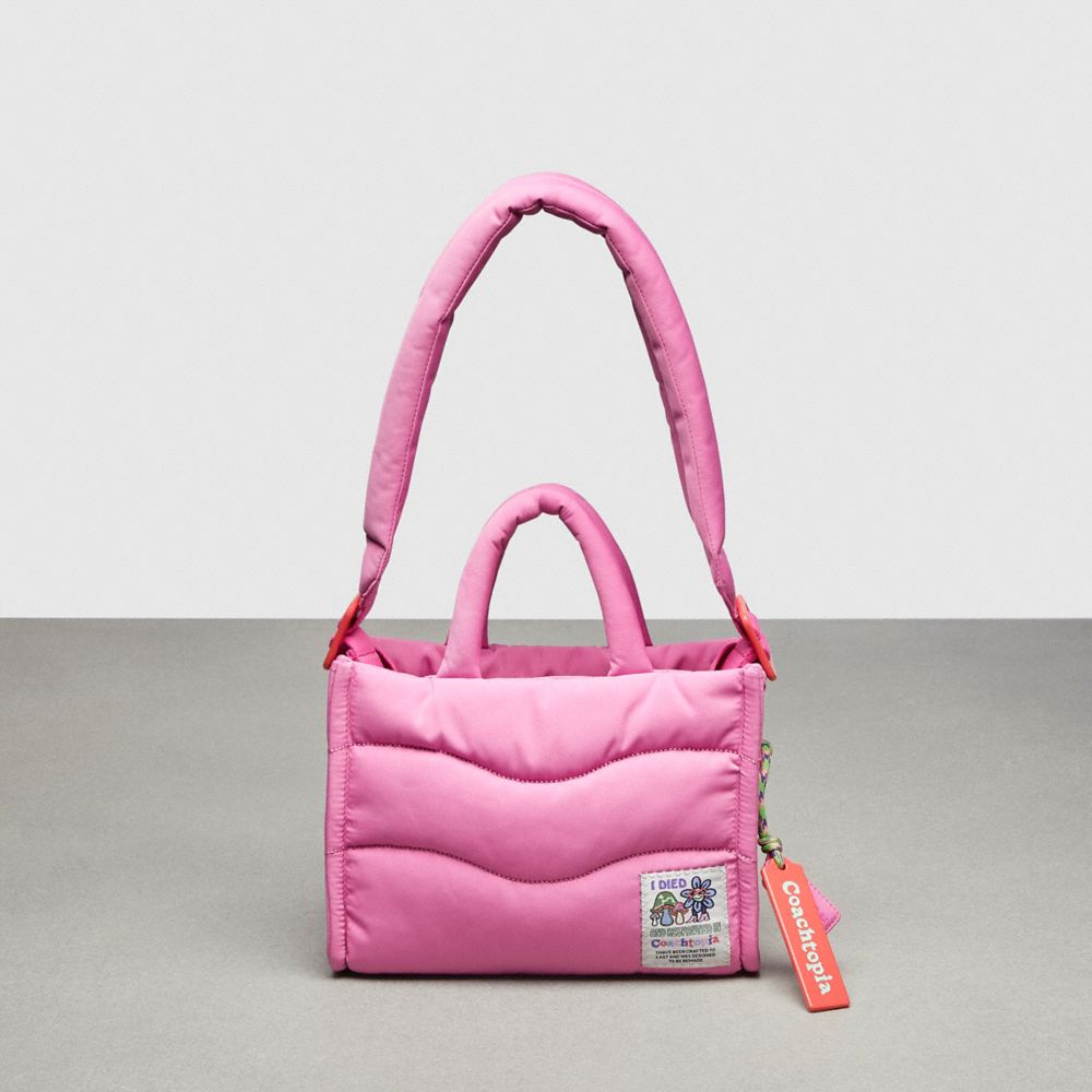 COACH®,Mini cabas gonflé Coachtopia Loop,Polyester recyclé,Coachtopia Loop,Magenta vif,Front View