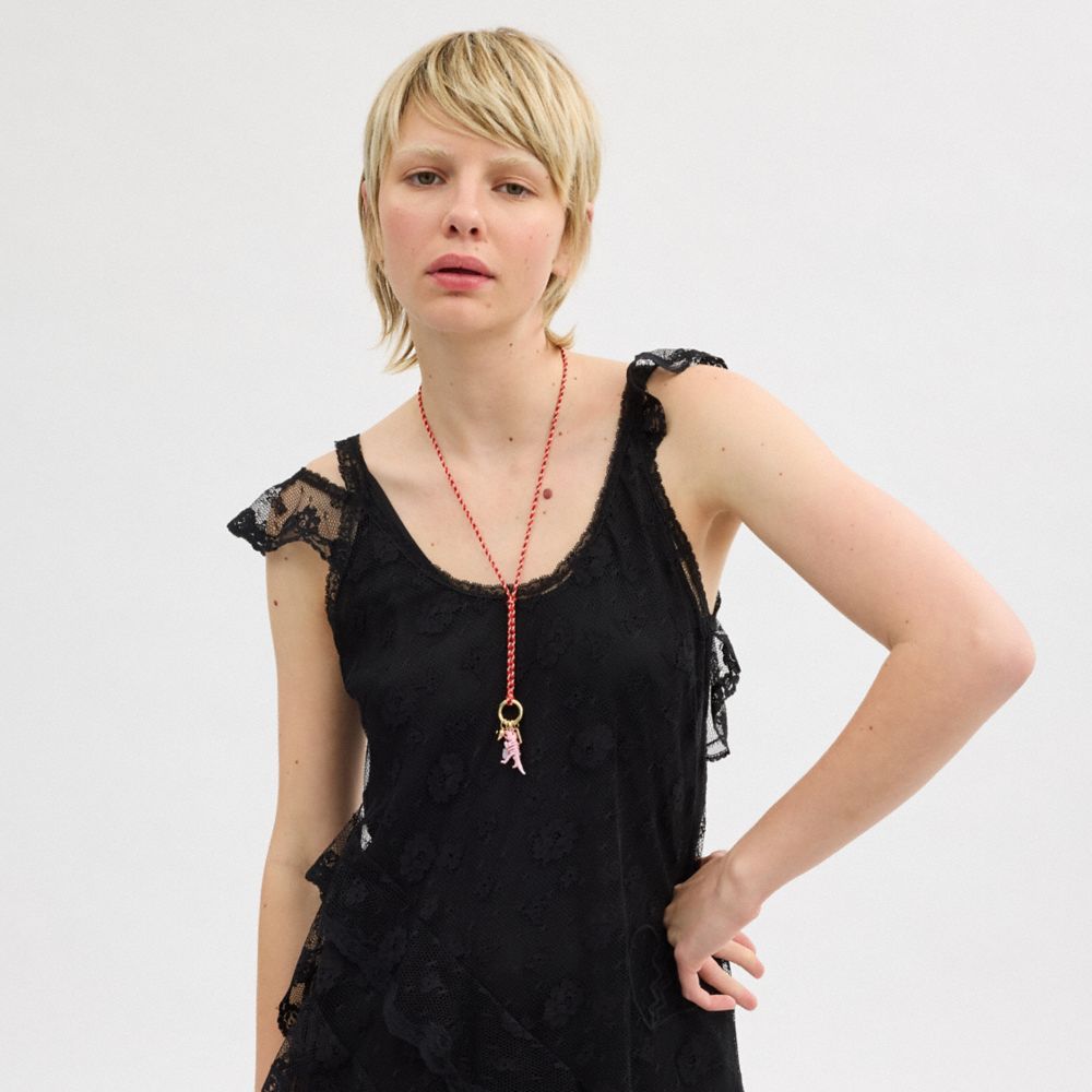 COACH®,COLLIER EN CORDON AVEC BRELOQUE REXY SQUELETTE,Or/Multi,Detail View