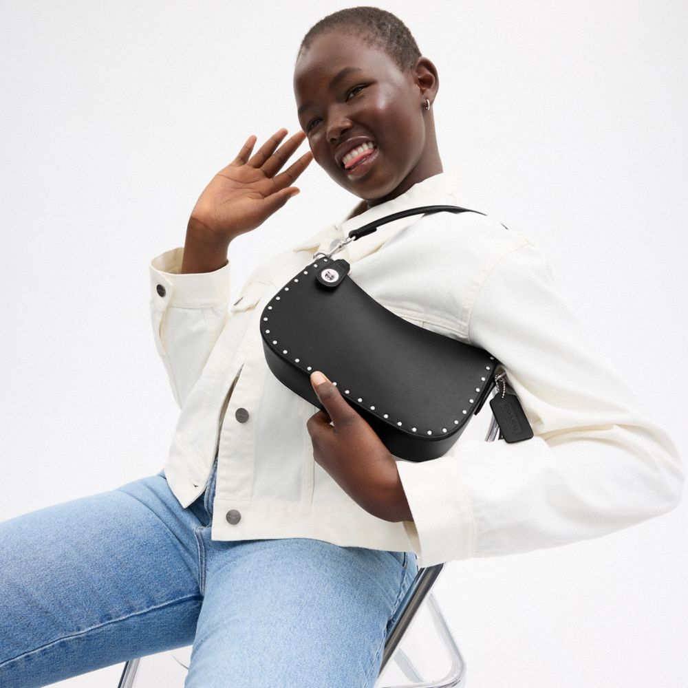 COACH®,SAC SWINGER AVEC ŒILLETS,Argent/Noir,Detail View