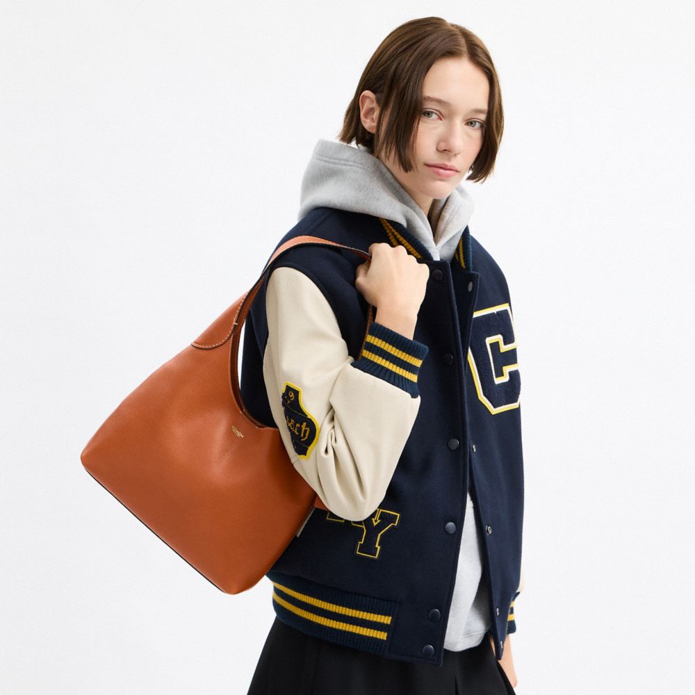 COACH®,SAC ÉPAULE BROOKLYN 28,Cuir lisse,Laiton/Caramel anglais,Detail View