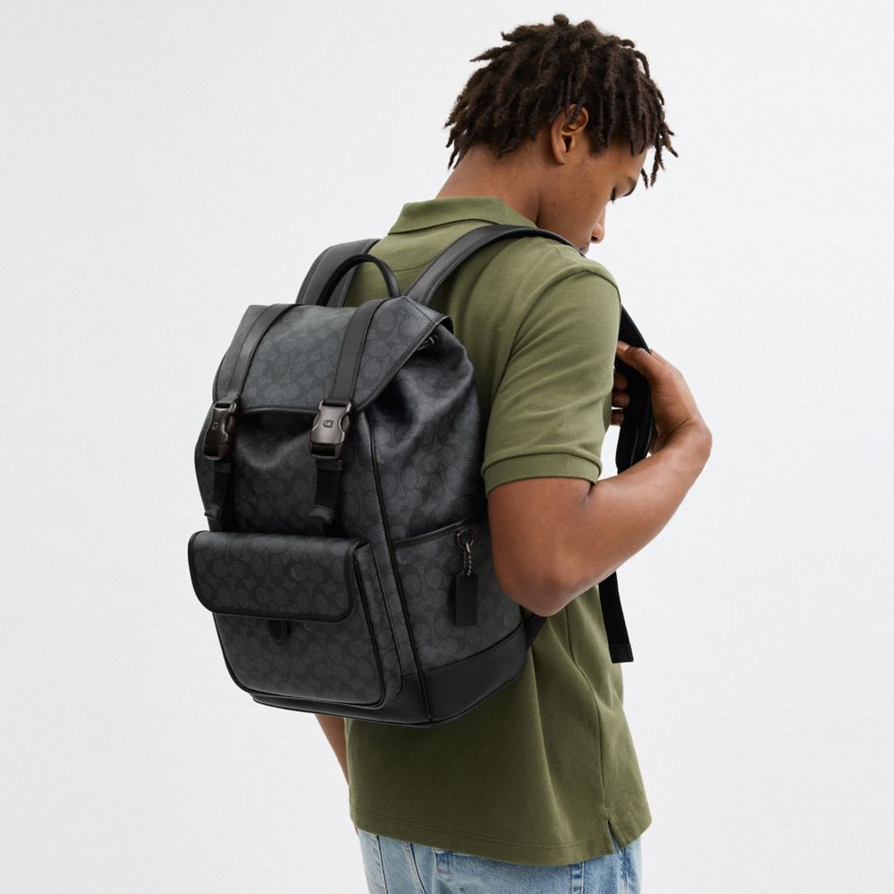 Shop Coach League Rucksack Aus Signature Canvas Mit Umschlag