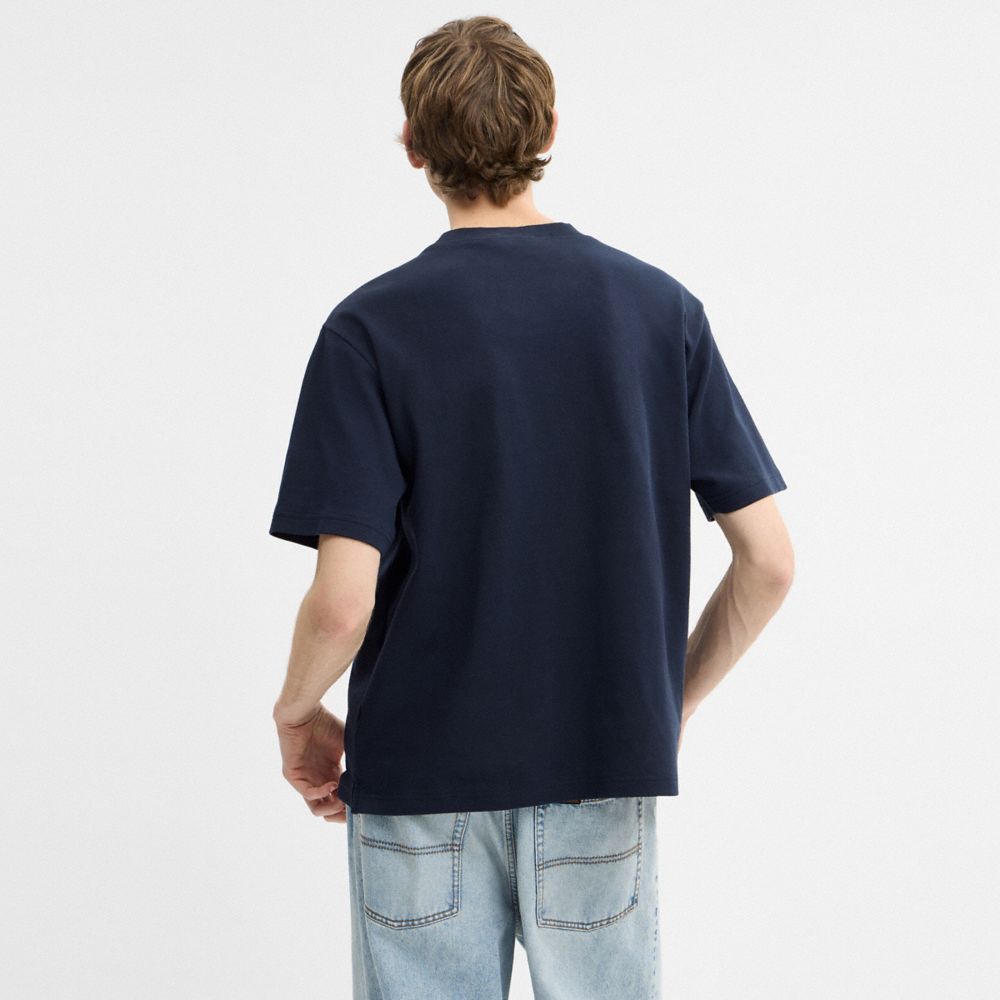 COACH®,T-SHIRT EN COTON BIOLOGIQUE,Bleu marine,Scale View