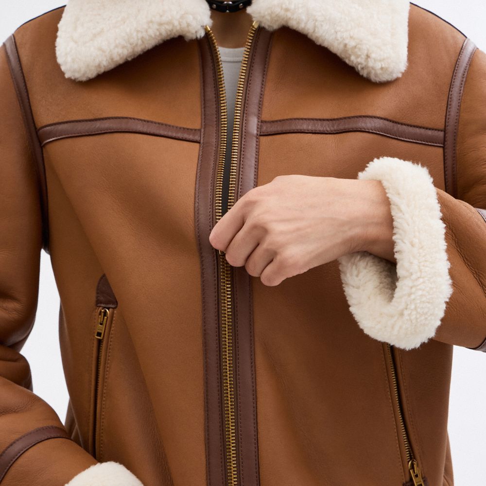 COACH®,VESTE D’AVIATEUR EN PEAU DE MOUTON,Bronzé,Detail View