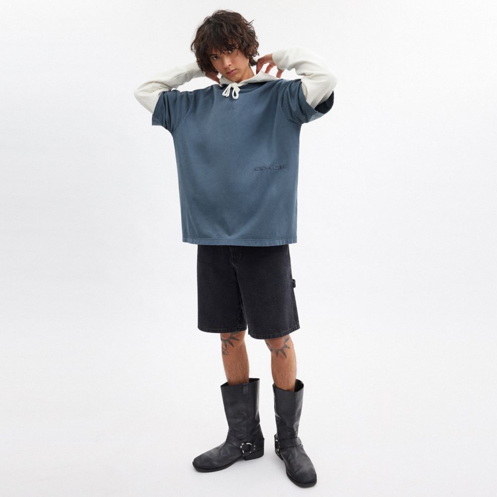 COACH®,T-SHIRT TEINT EN PLONGÉE EN COTON BIOLOGIQUE,Bleu marine,Scale View