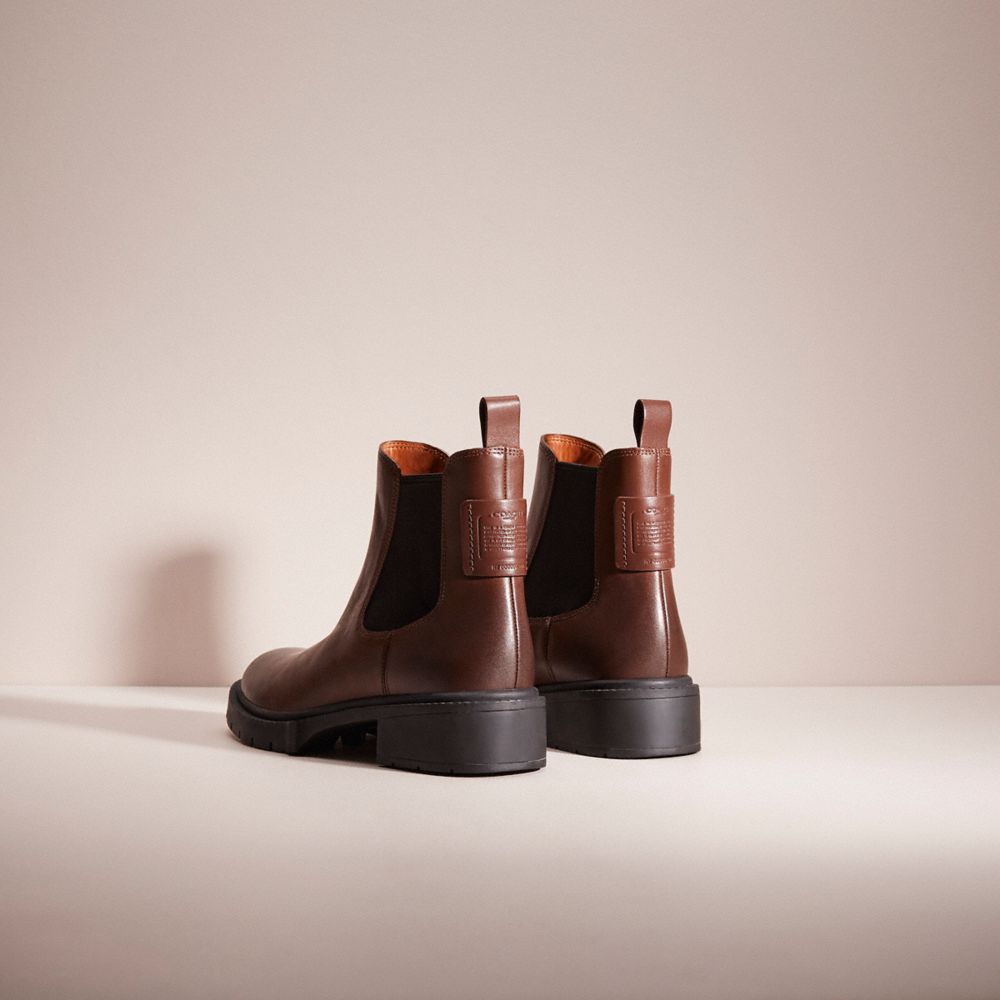 COACH®,Cuir,Brun Noyer,Back View