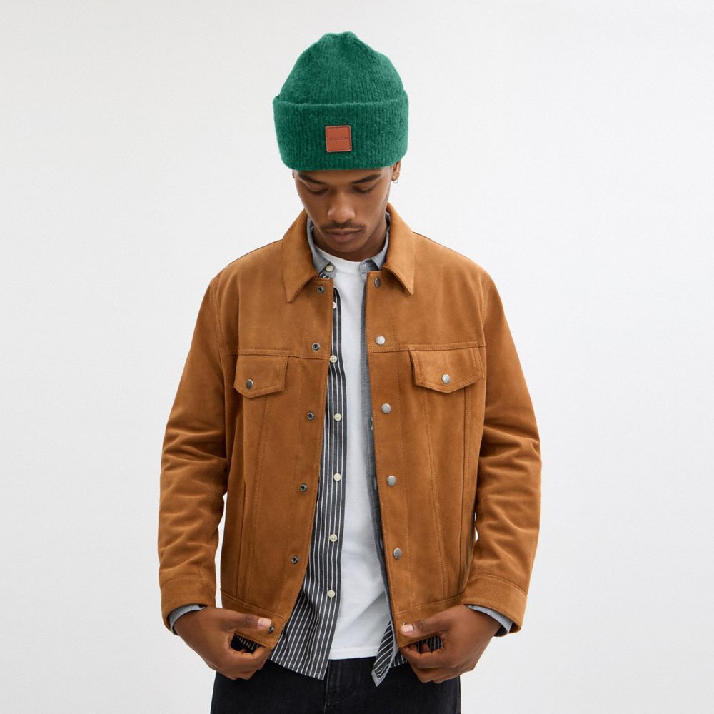 COACH®,BONNET EN TRICOT AVEC PIÈCE ÉCUSSON EN CUIR,Lierre,Angle View