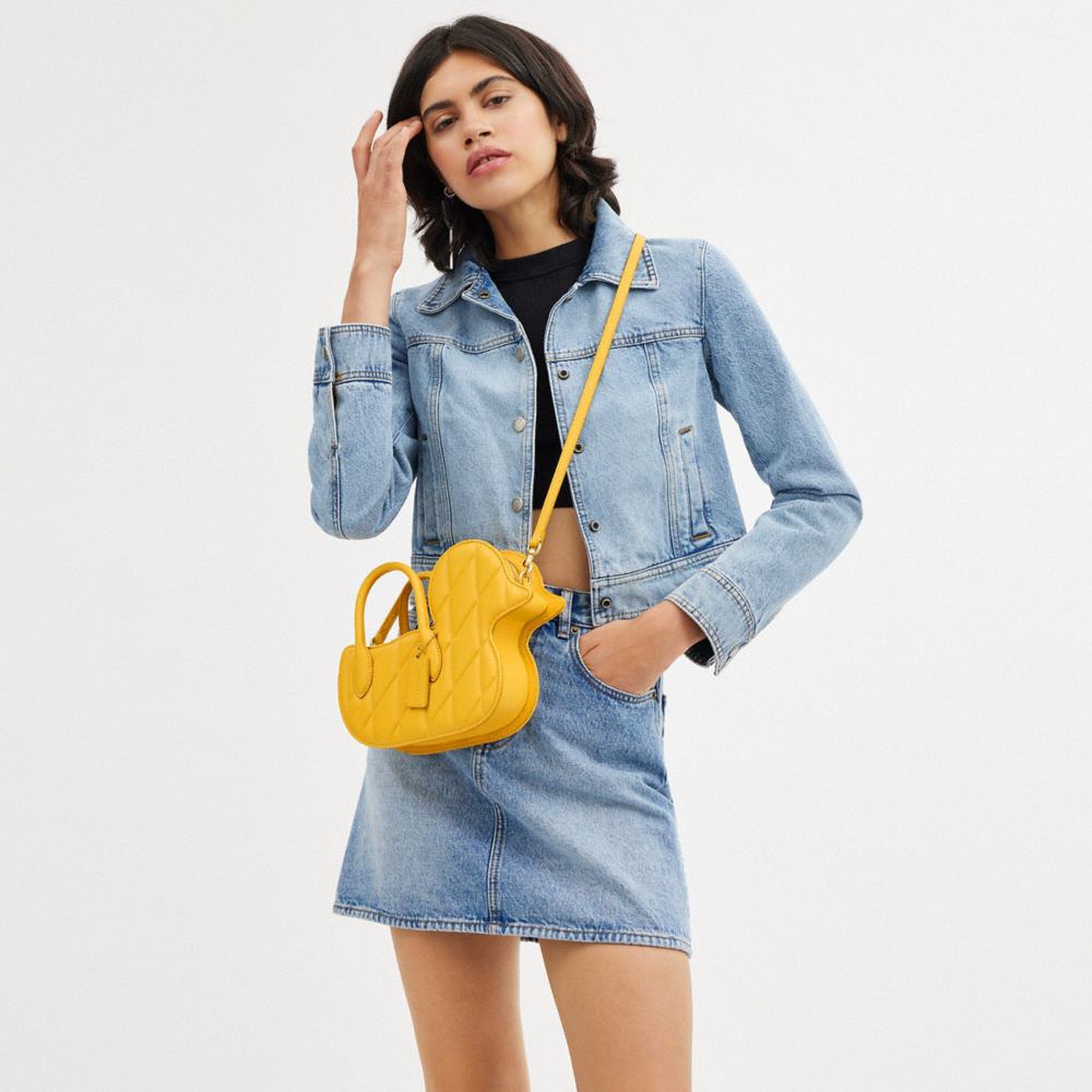 COACH®,SAC CANARD MATELASSÉ,Cuir nappa,Laiton/Canari
