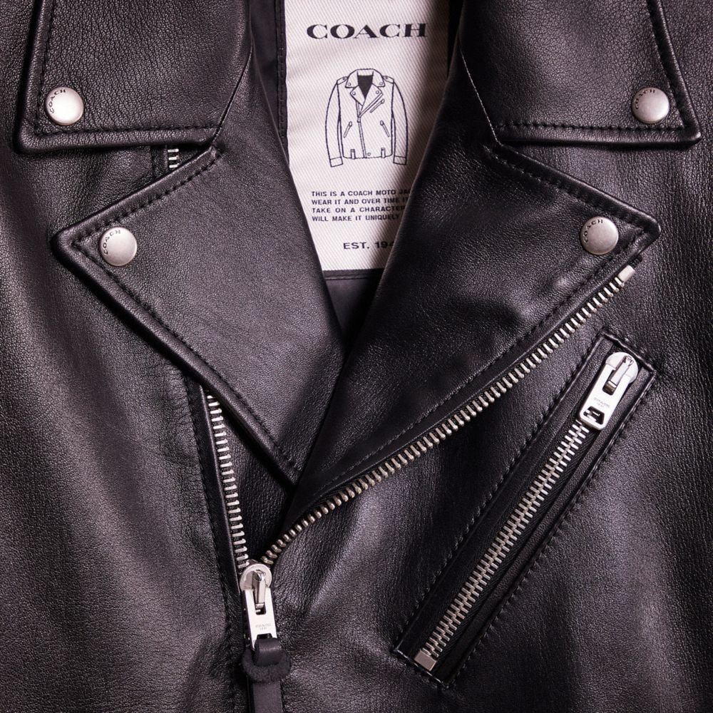 COACH®,Noir,Scale View