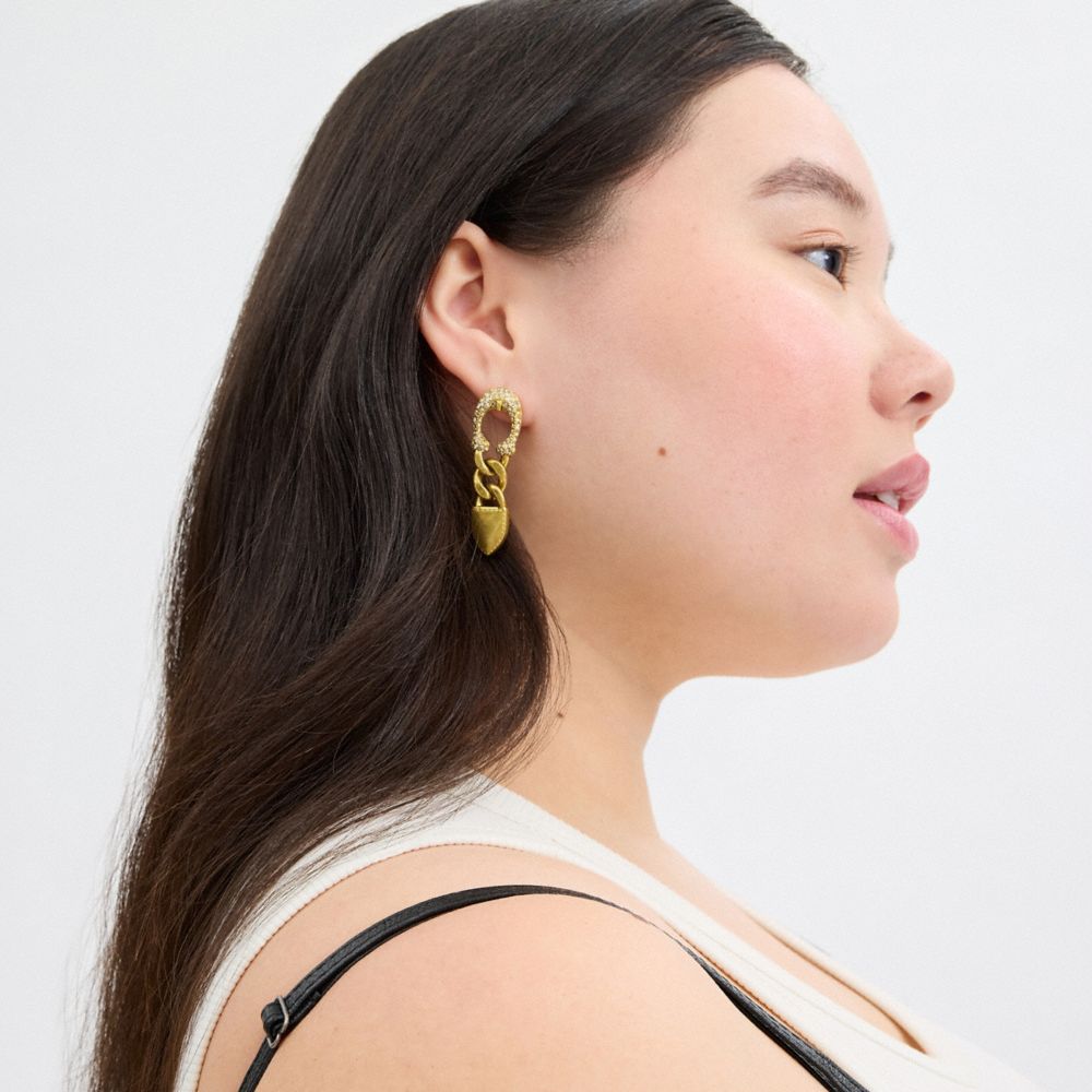 COACH®,BOUCLES D’OREILLES À CHAÎNE AVEC BOUCLE ET PAVÉ SIGNATURE,Or,Detail View