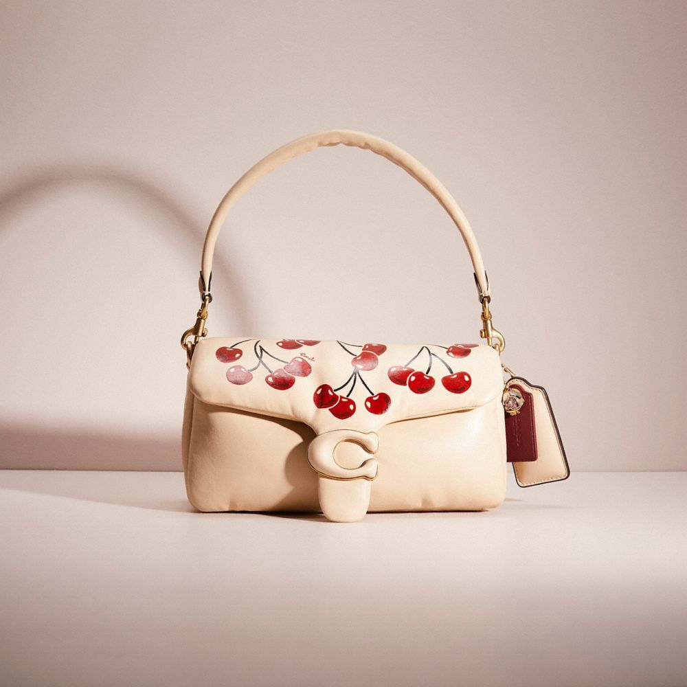 COACH®,【UPCRAFTED】ピロー タビー ショルダー バッグ 26,COACH (RE)LOVED,ﾌﾞﾗｽ/ｱｲﾎﾞﾘｰ