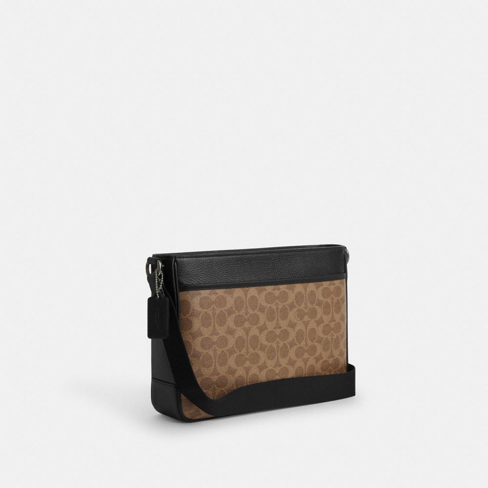 COACH®,PORTÉ-CROISÉ DISTRICT EN TOILE SIGNATURE,Tissu en toile exclusif,QB/Havane/Noir,Angle View