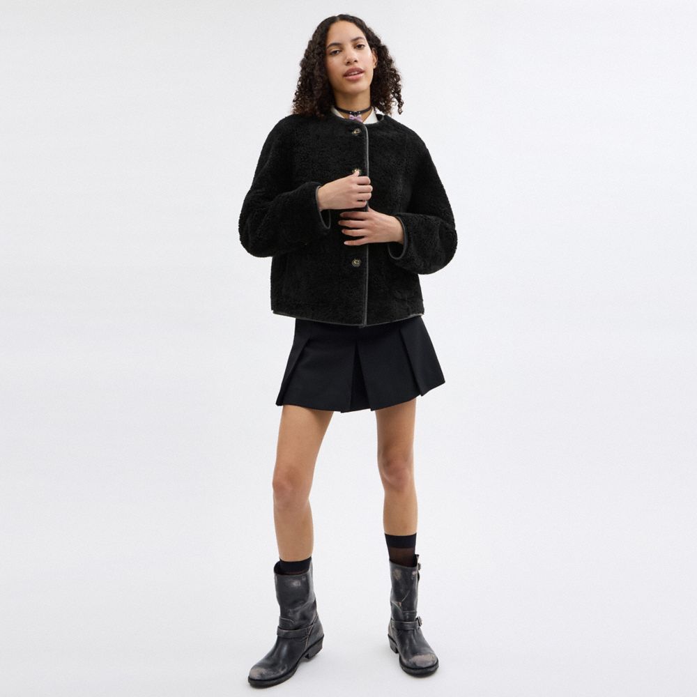 COACH®,MANTEAU EN MOUTON RETOURNÉ DUVETEUX,Noir,Scale View