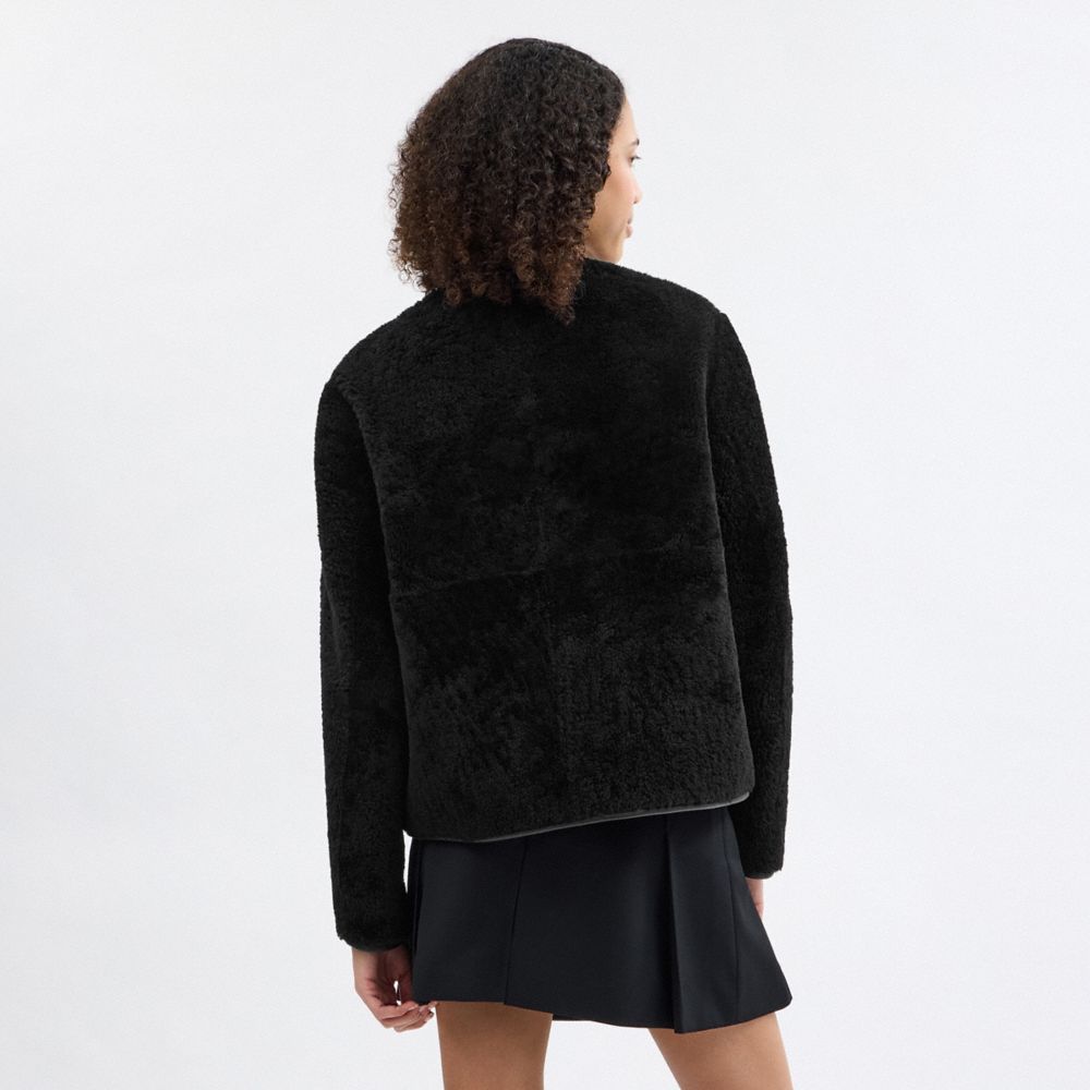 COACH®,MANTEAU EN MOUTON RETOURNÉ DUVETEUX,Noir,Scale View