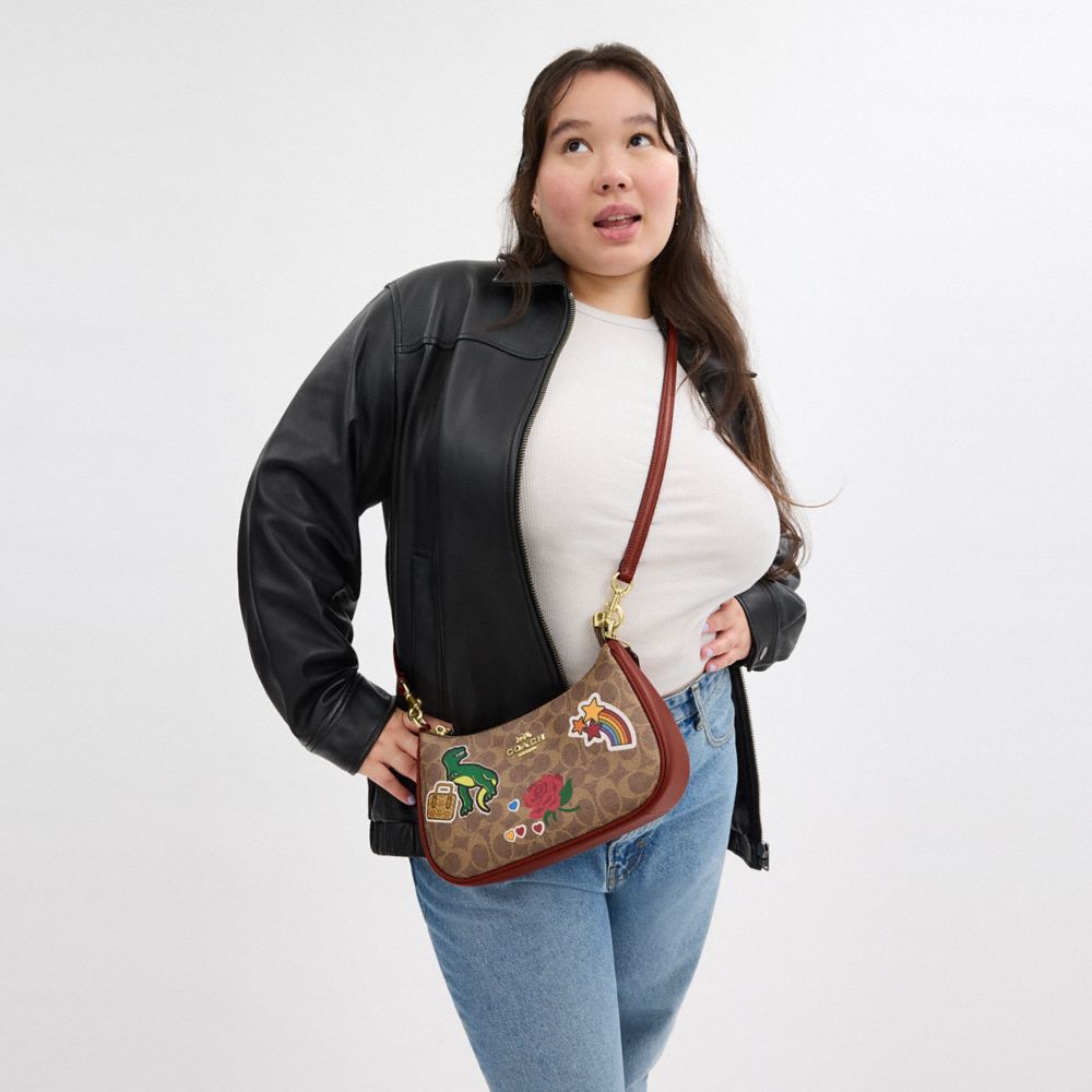COACH ステッカー付きショルダーバッグ